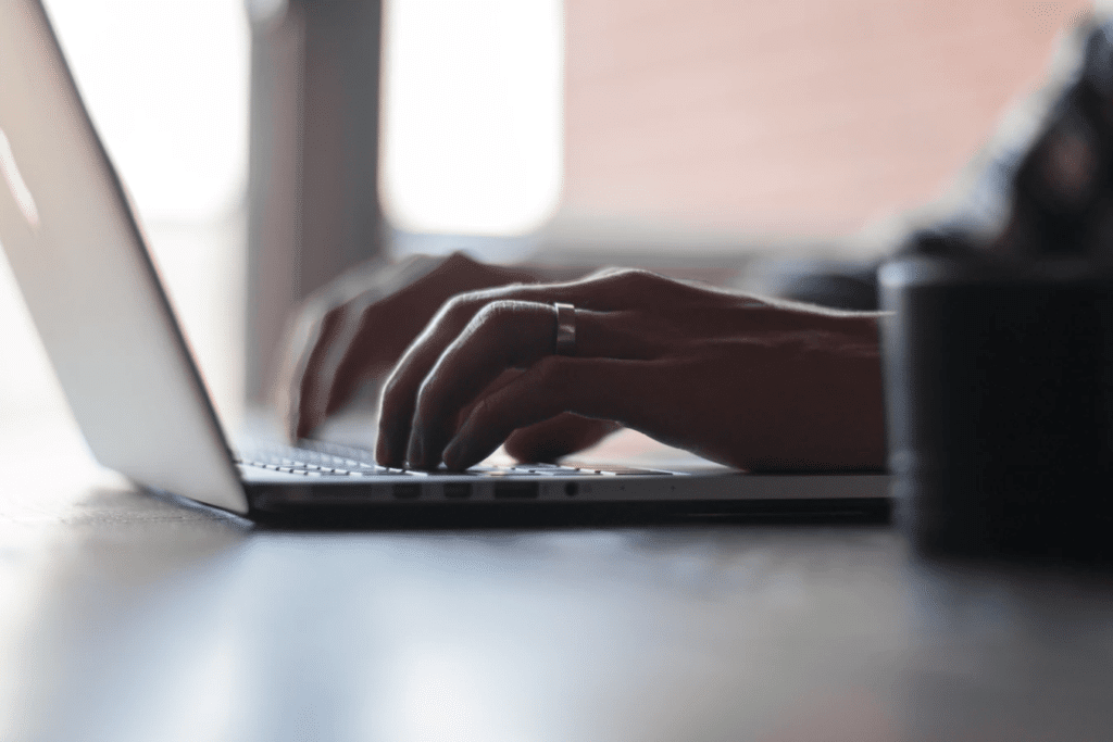 digitaliser soins hommes image laptop